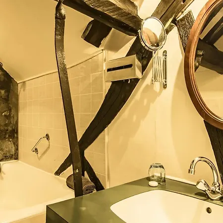 Hotel Moulin De Flagy 2*